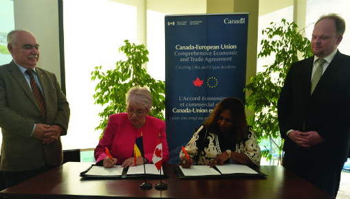 Delegates sign agreement